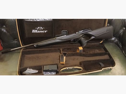 Blaser R8 Professional Success 8x57 Is with Blaser gun case