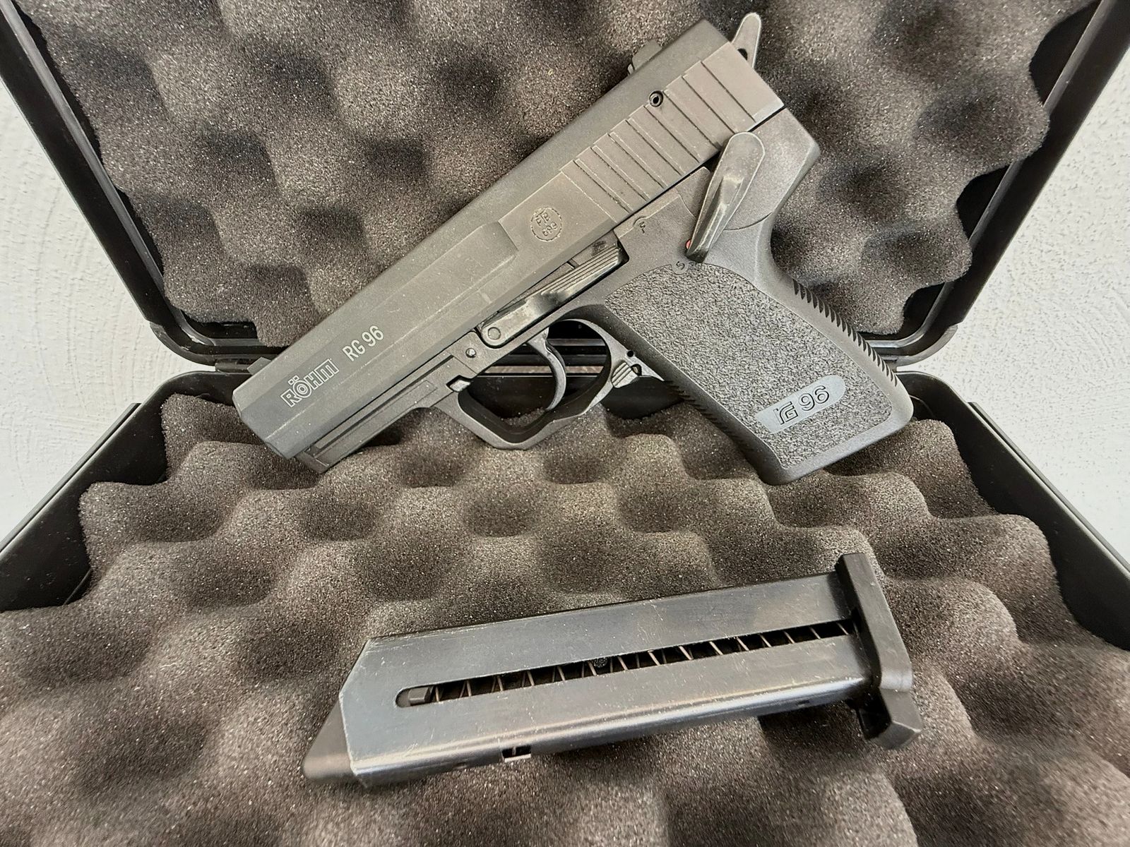 Röhm RG 96 Schreckschuss Pistole brüniert