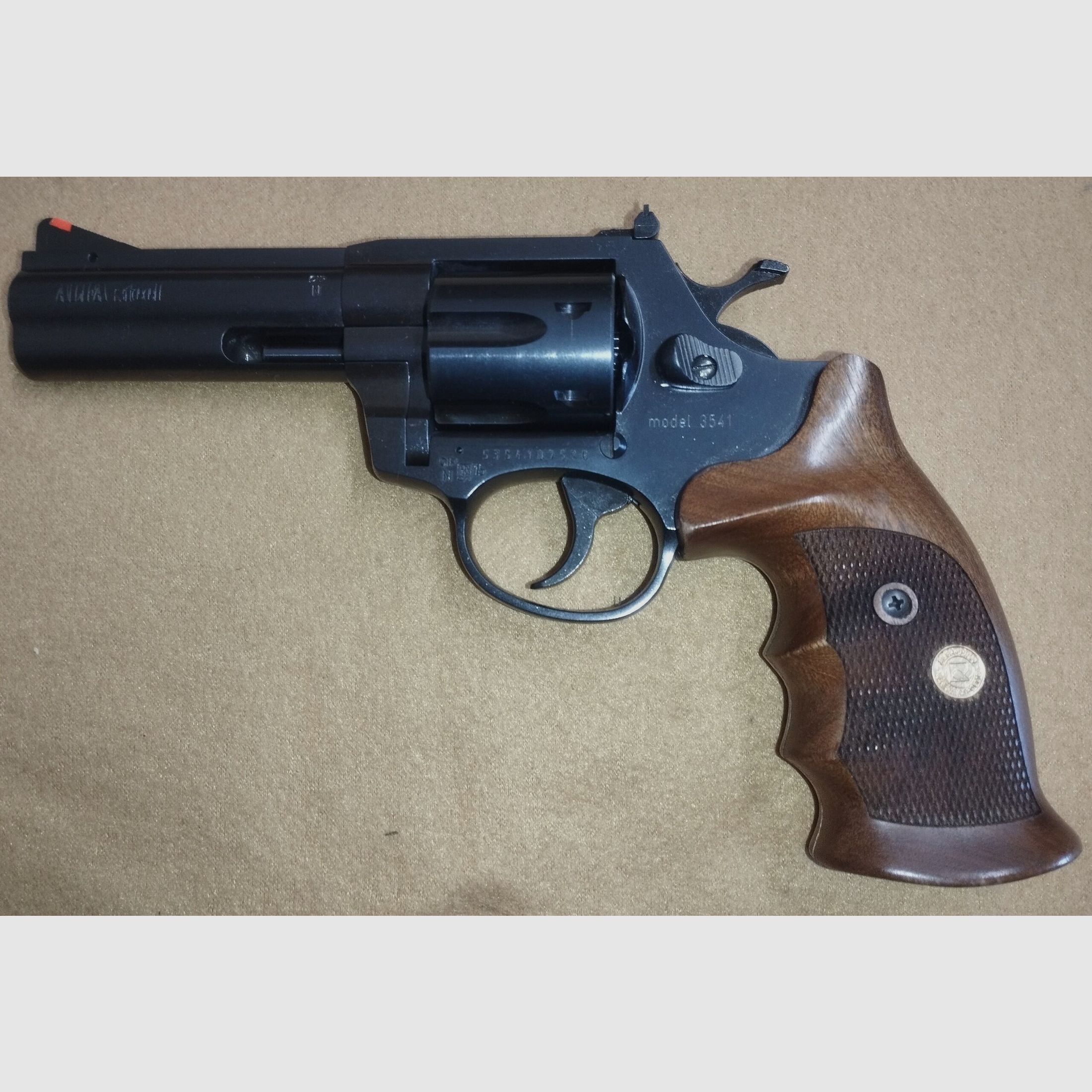 VERKOCHT Revolver Alfa Proj mod. 3541 4” Sportivo cal. 357 Mg., afbeelding 5 van 8