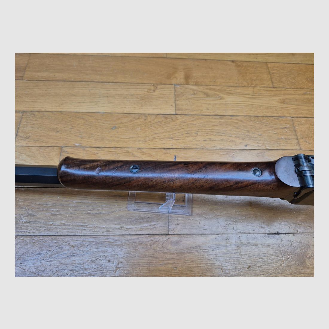 Atemberaubende und wunderschöne Sharps Shiloh 1874 Büchse – Kal. 45-70 Gvt – Modell Target Rifle – Schaft aus Nussbaumholz der Klasse 8 (Wurzel) – Atemberaubende Anpassungen – Traumhafte Mechanik – Gehäuse aus echtem Jaspis – Schwerer oktagonaler Lauf von 33 Zoll! – Möglichkeit, das Diopter Ihrer Wahl zu montieren – Qualität Made in USA – Das Scharfschützengewehr der Eroberung des Westens! – Dewey-Reinigungsstock zusätzlich – Zustand neu – TBE++, Bild 20 von 48