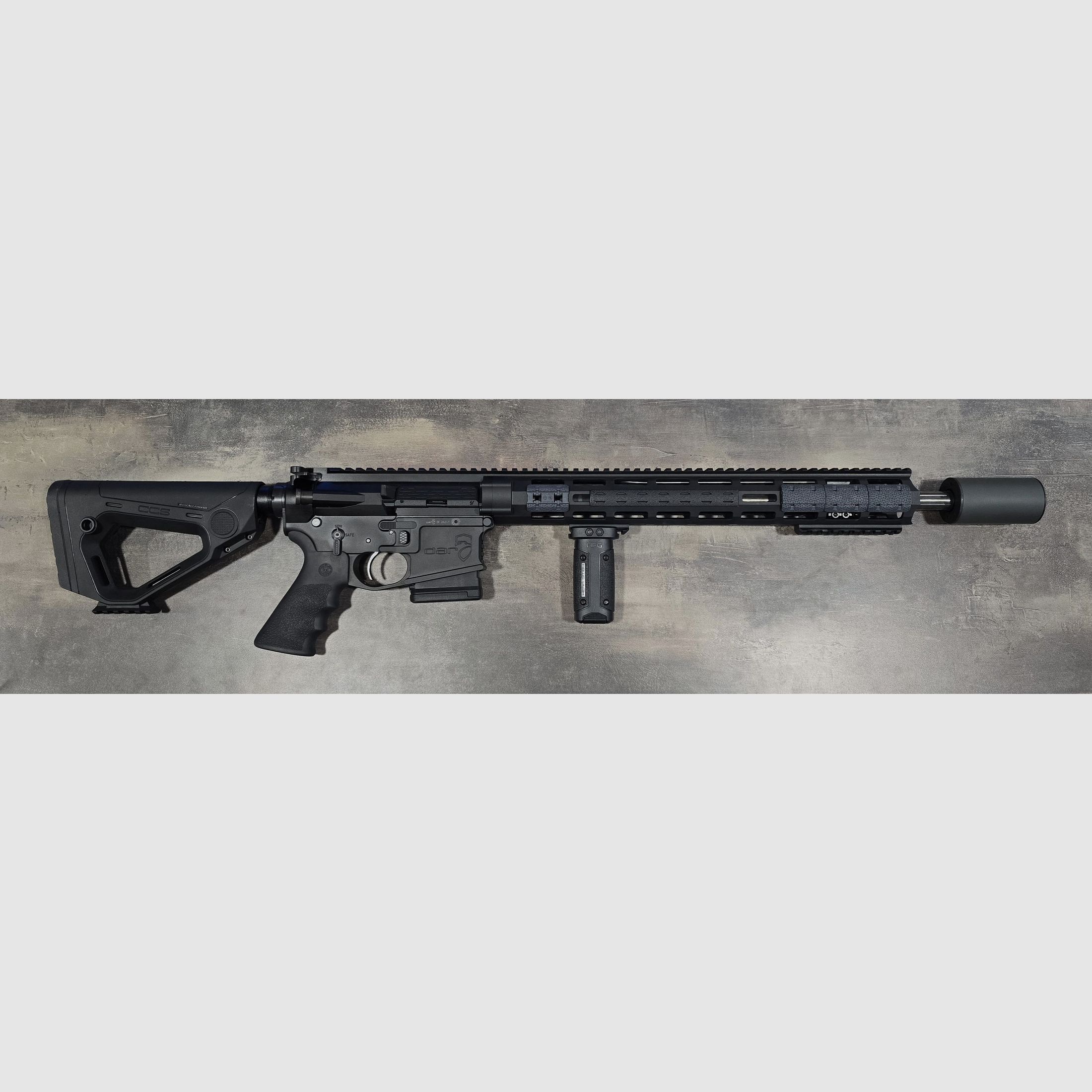 D.A.R AR15 SPR 18″ cal. 223 Rem. inkl. Schubschaft, Griff und OA Linea Compensator