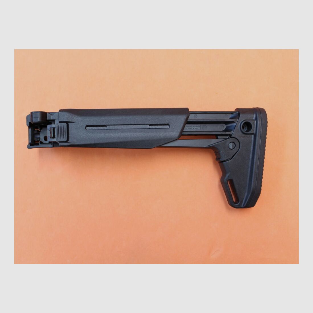 Magpul Kalashnikov AKM: Culata Zhukov-S Magpul (MAG585-BLK) Polímero Negro con soporte lateral plegable