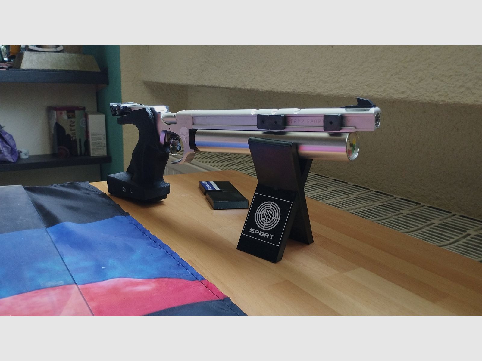 Steyr LP 10 Match air pistol with accessories, image 1 of 4