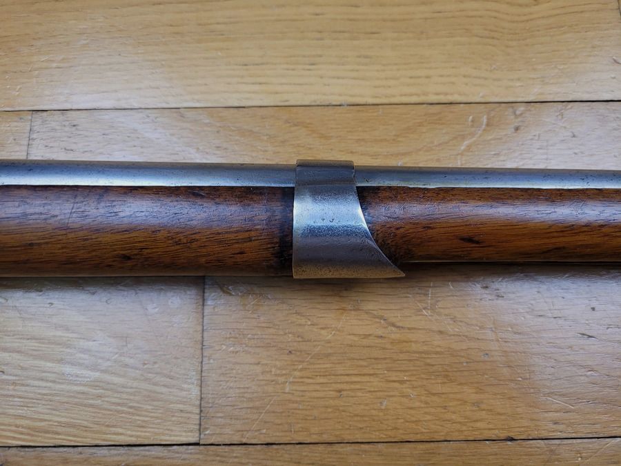 Seltenes französisches Infanteriegewehr 1763 / 1766 – komplett und sehr nah an seinem Originalzustand – Schaft in „Viertelvache“ und Originalholz – Sehr schöne konforme Schloss – Alle Originalschrauben – um 1770 – Regierungszeit von Ludwig XV – 144 cm – Seltenheitszustand!, Bild 6 von 26