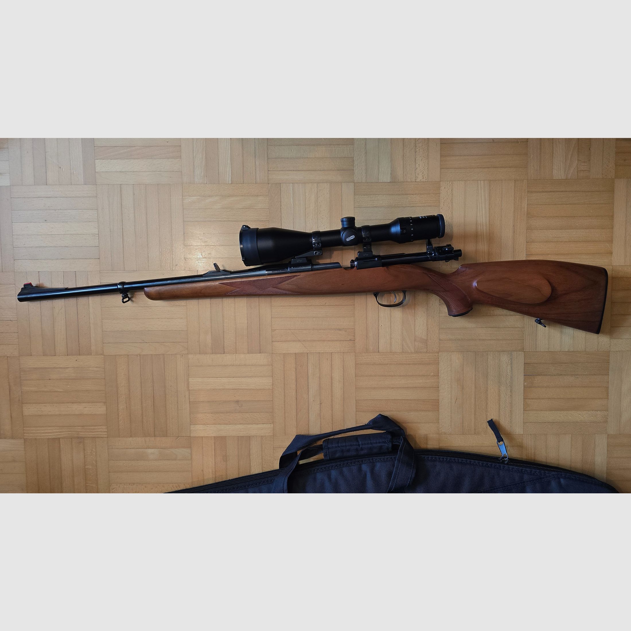 Repetierbüchse "Forest Favorit" mit Holzschaft .30-06 inkl. Optik Meostar R1r, neuwertig 