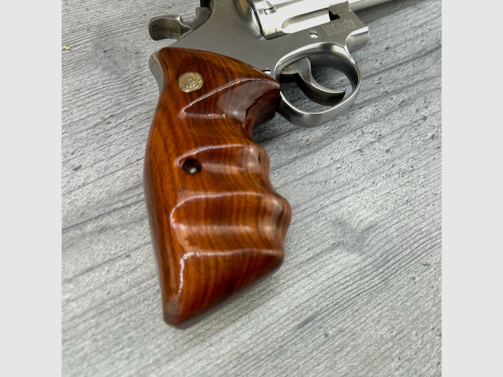 Smith & Wesson Mod. 617-1 Target Champion .22 l.r. Holzgriffschalen