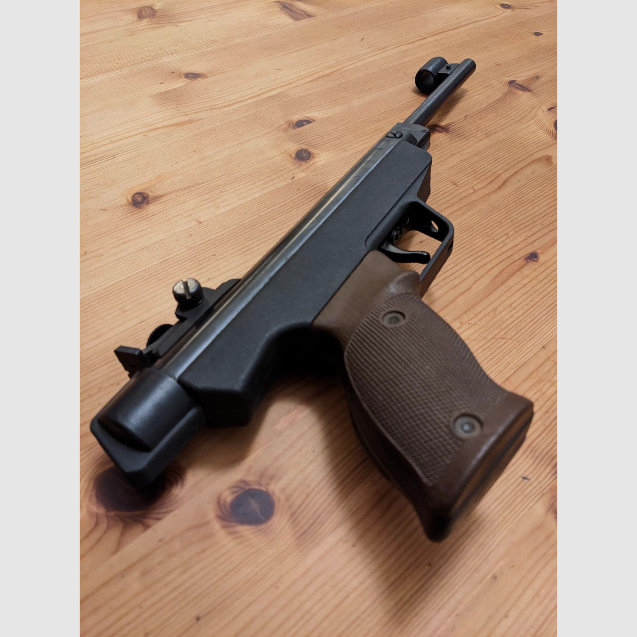 Diana luchtpistool model 5 G pistool kal. 4,5mm diabolo knikker