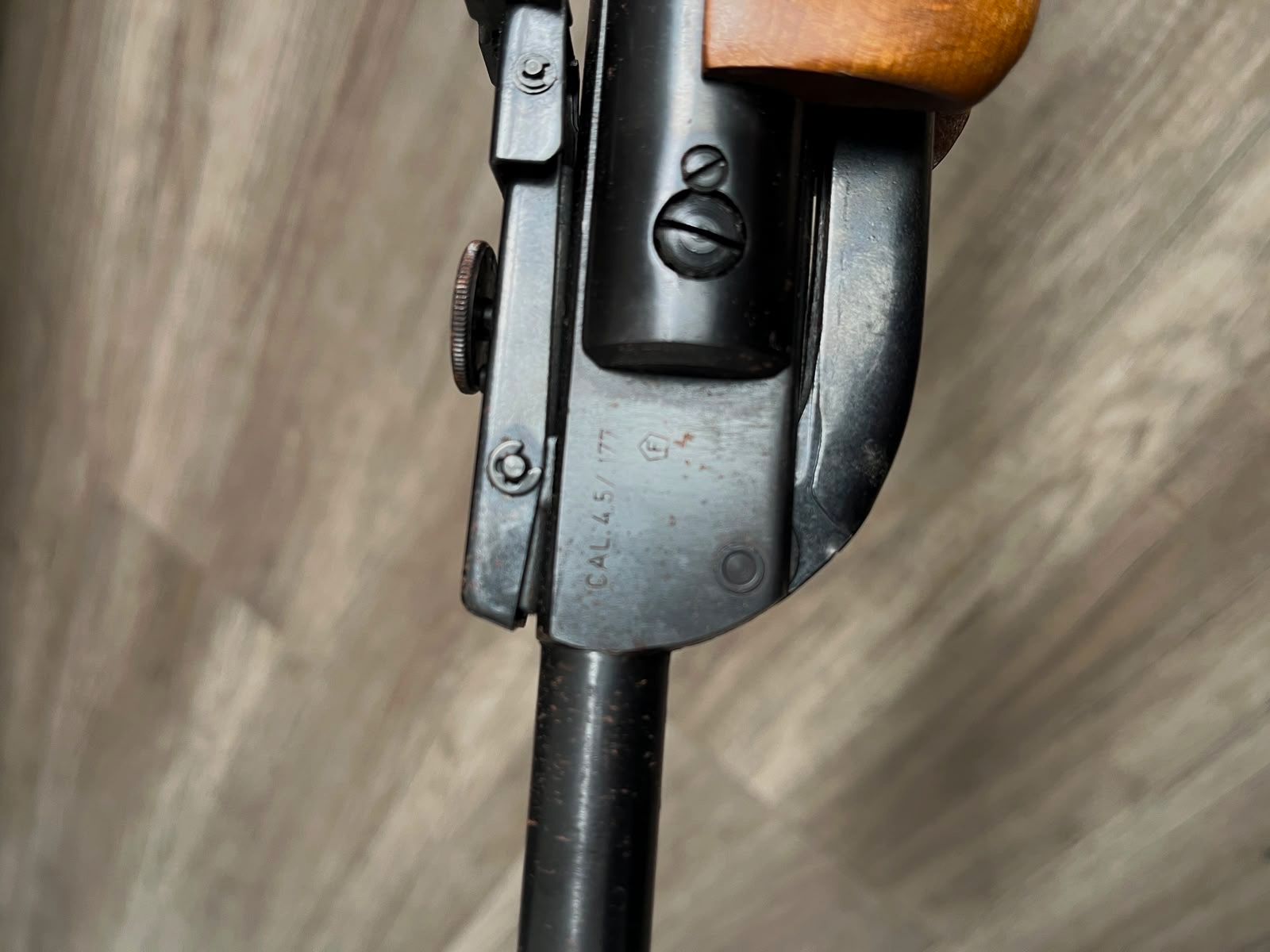 Breech-loading air rifle van het merk Diana