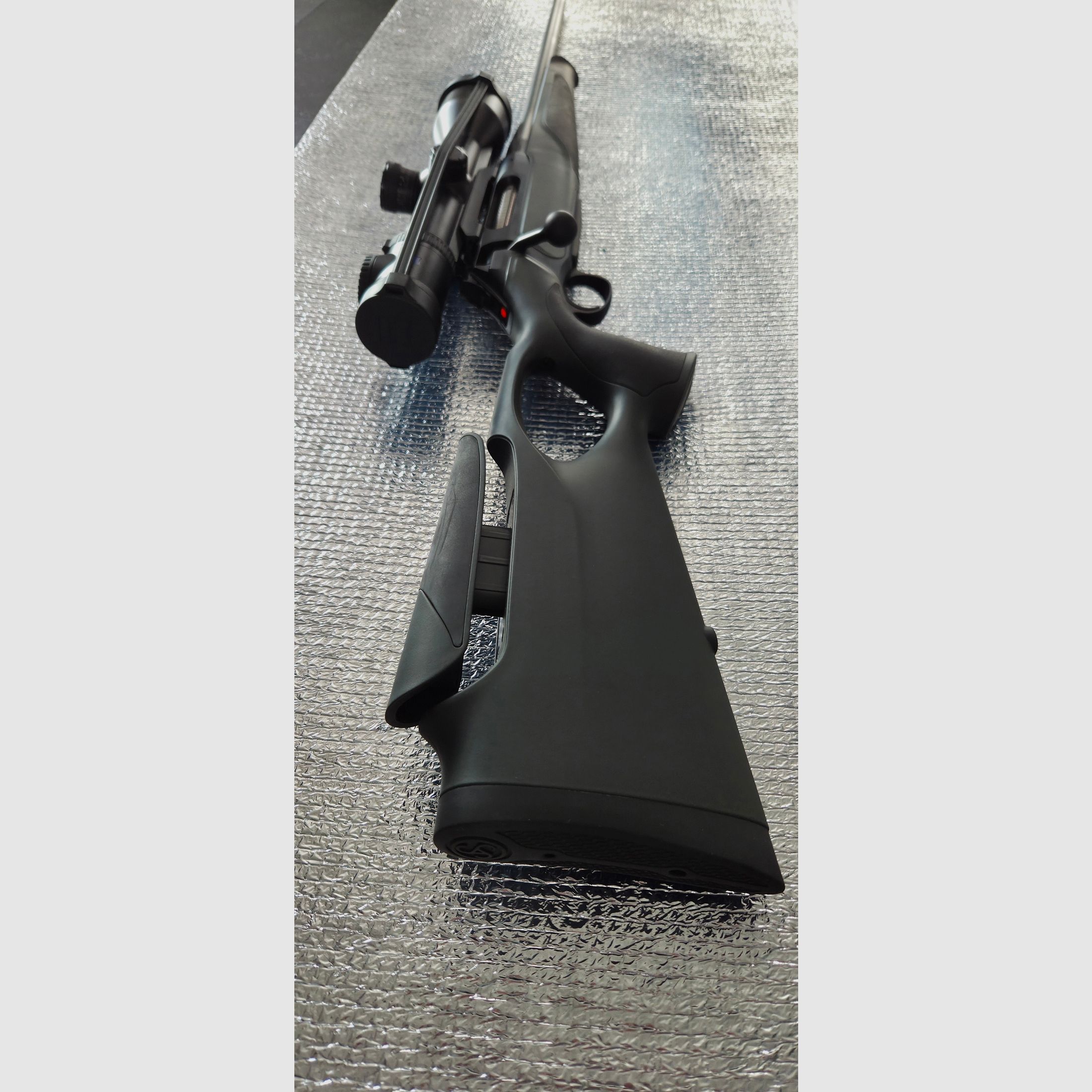 Sauer 404 Synchro XT (Sistema de acero) con mira telescópica y silenciador