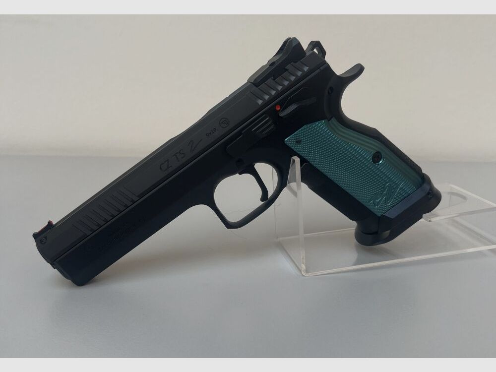 Ceská Zbrojovka	 CZ 75 TS 2 - blaue Griffschalen 9mm Luger - Sonderposten