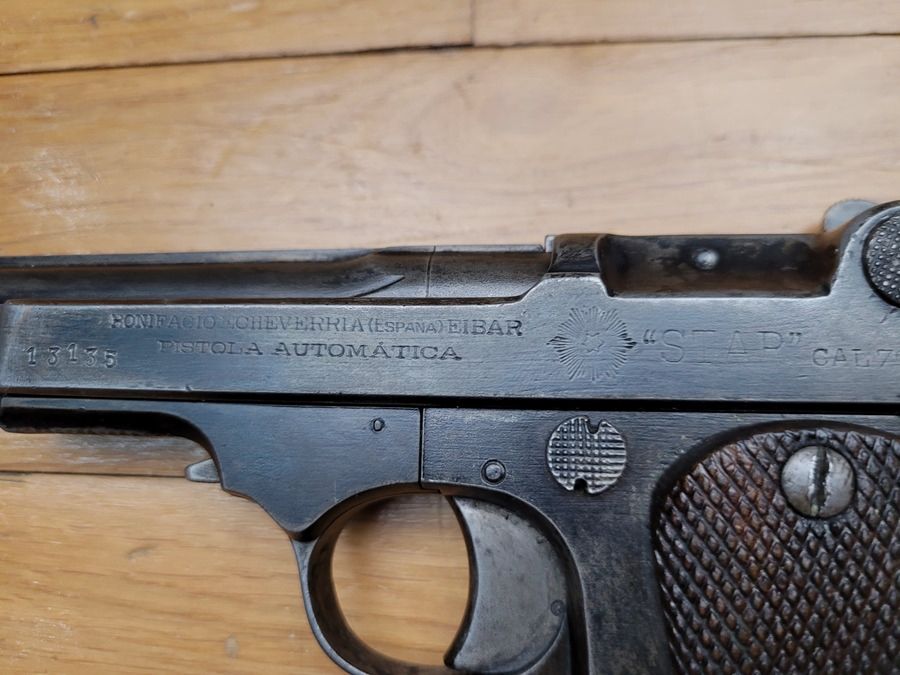 Rara pistola reglamentaria Star 1914 – Calibre 7,65mm – Fabricación Bonifacio Echeverria en Eibar – Excelentes empuñaduras – Mecanismo fluido y robusto – Muy buen cañón – 75% de su acabado original – Marcas perfectas – Muy buen estado, imagen 1 de 18
