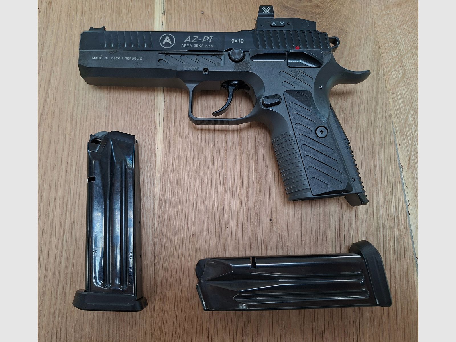 Arma Zeka Sport Optics P1 9mm mit Vortex Venom Leuchtpunkt Visier