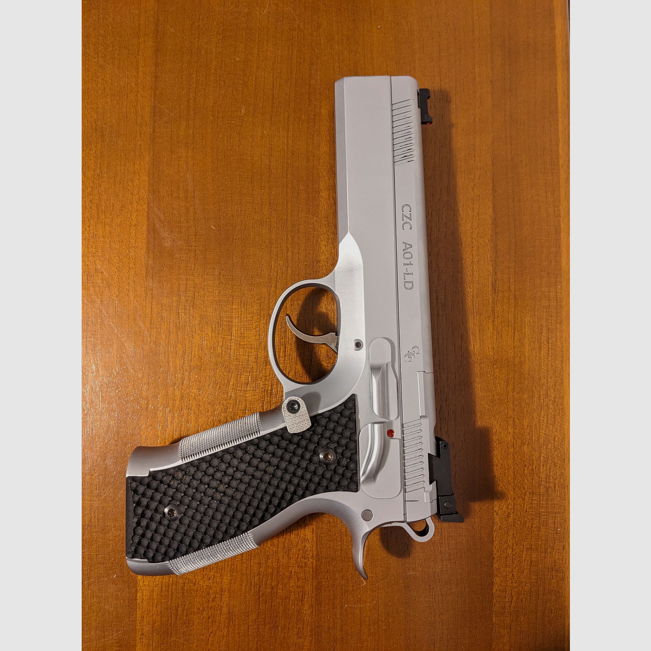 <CZC A01-LD OR z dużą ilością akcesoriów