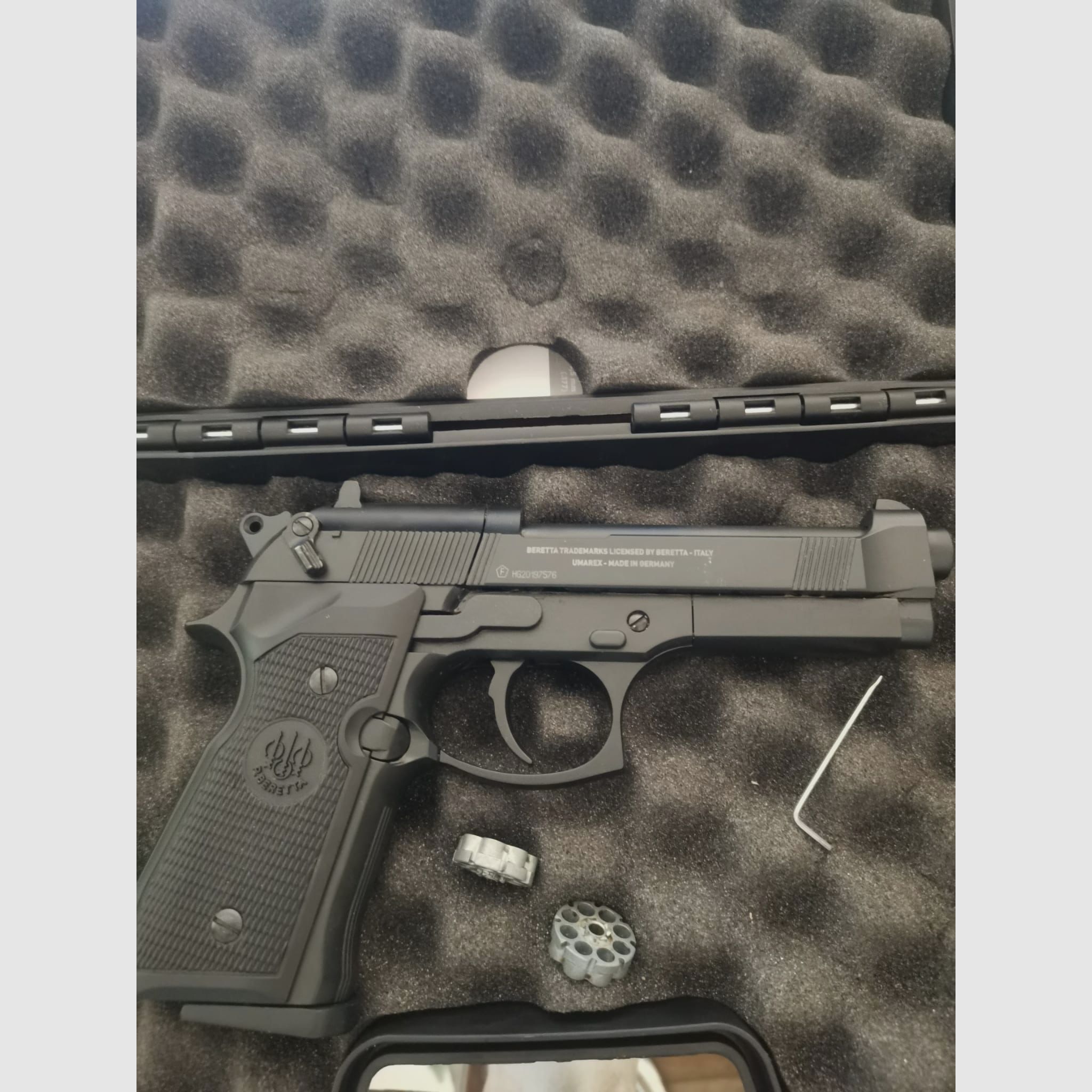 Beretta 92 FS CO2 Pistole im Kaliber 4,5 mm Diabolo in schwarzer Ausführung kaufen