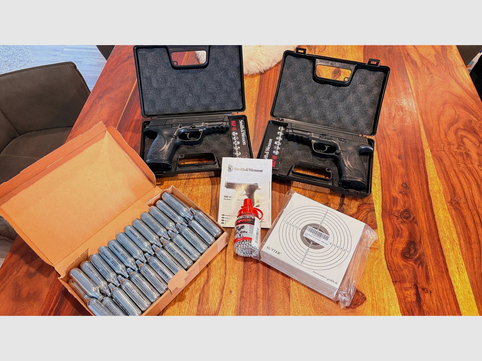 2x Umarex Smith & Wesson M&P 40 CO2 BB pistols – brand new, unused + accessory package