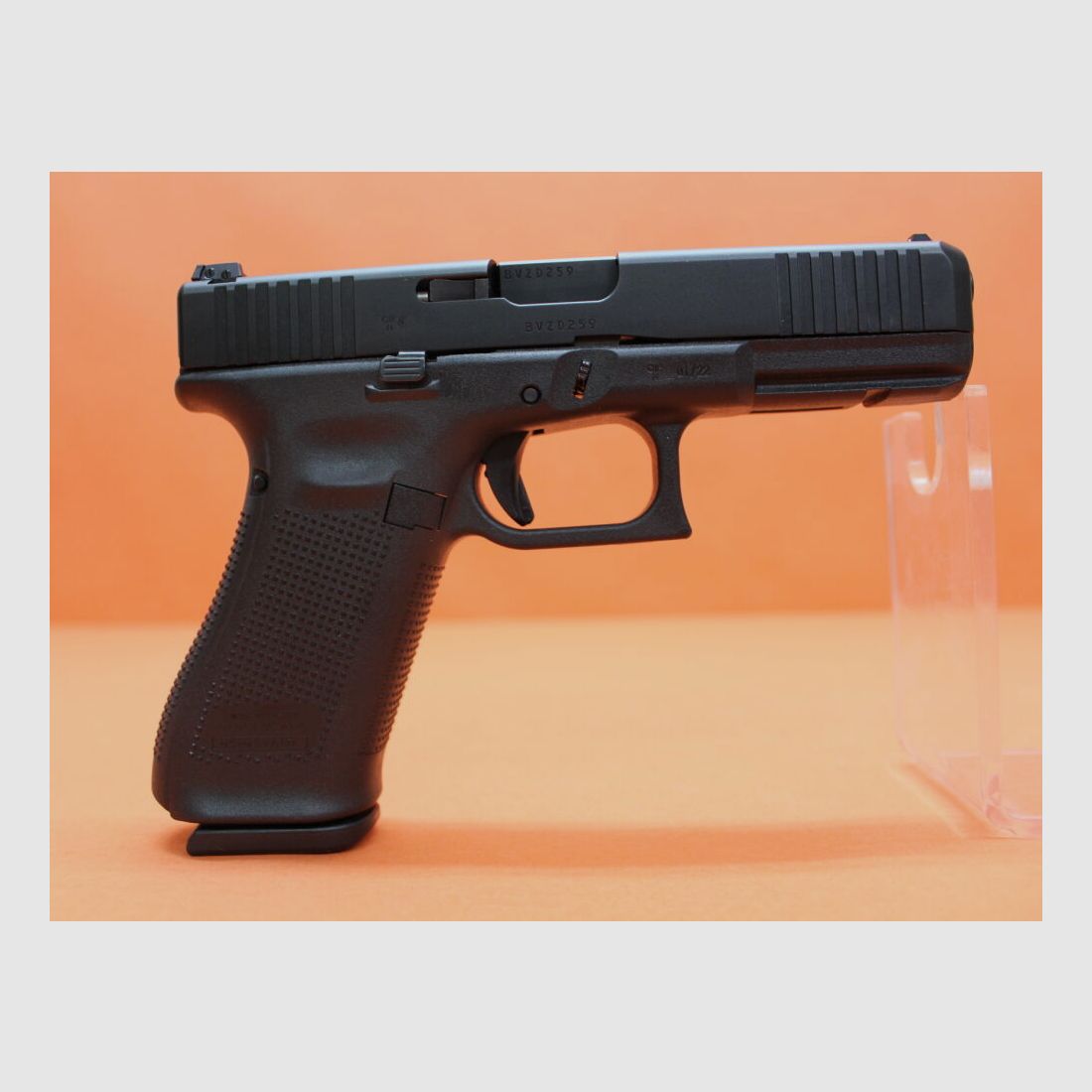 Glock Ha.Pistool 9mmLuger Glock17 Gen5 114mm loop/ Voorste serraties/ Reservetijdschrift (9mmPara/9x19)