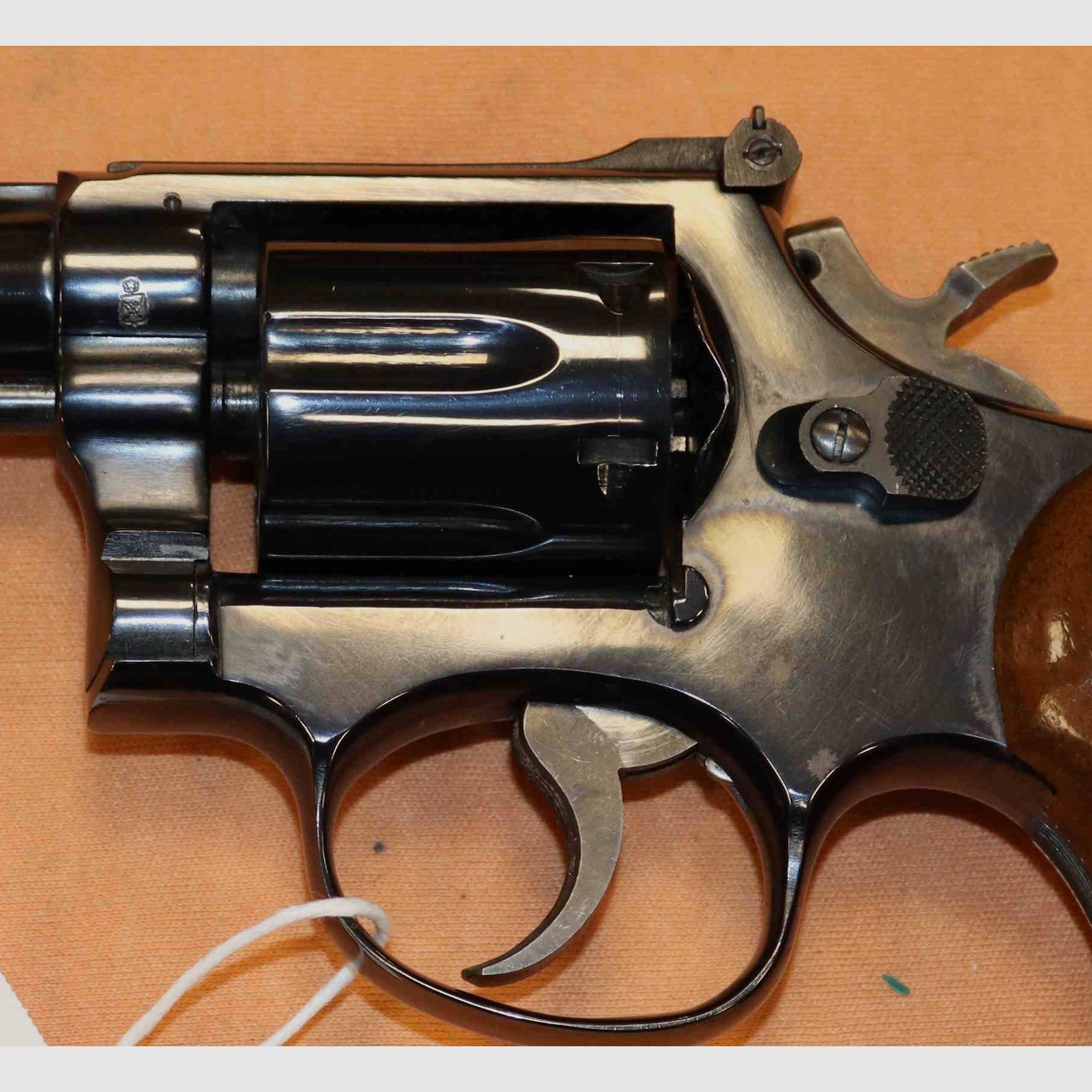 Revolver Smith & Wesson Modello 15-2 Calibro 38 SP, immagine 3 di 6