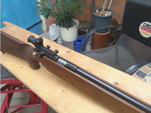 Rifle deportiva modelo 150 .22lr fabricante Suhl