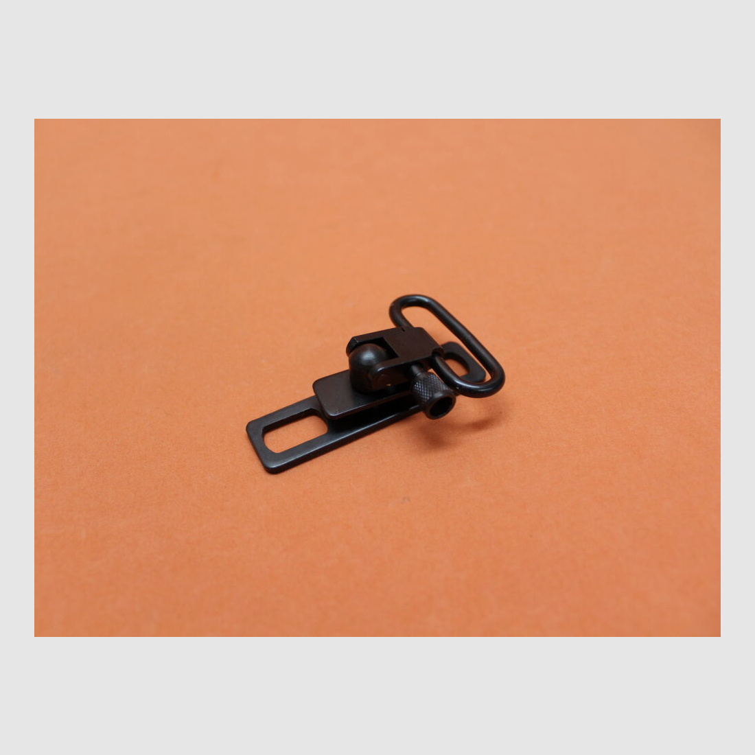 Harris Harris Adapter No.5: Riemenöse 9mm f. AR-15 m. rechteckiger Platte u. QD-Riemenbügel