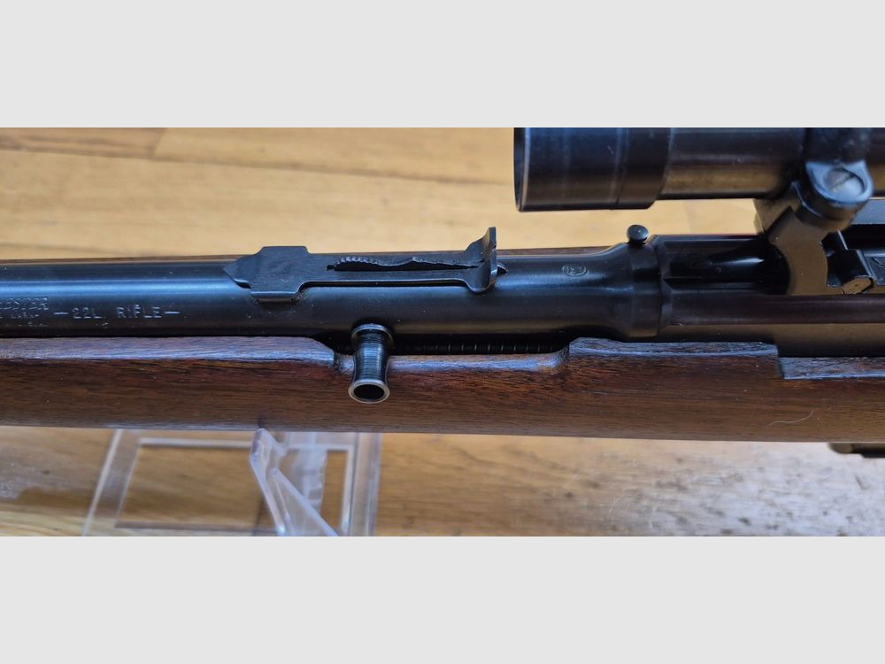Très belle carabine Winchester Model 77 – Arme semi-automatique en cal. 22LR – La compagne du jeune américain d&rsquo;après guerre – Arme idéale de chasse à la vermine et ennemie personnelle de toute canette ! – 8 coups – Très belle fabrication Winchester New Haven de 1962 – État plus que très bon – TBE++, image 27 sur 41