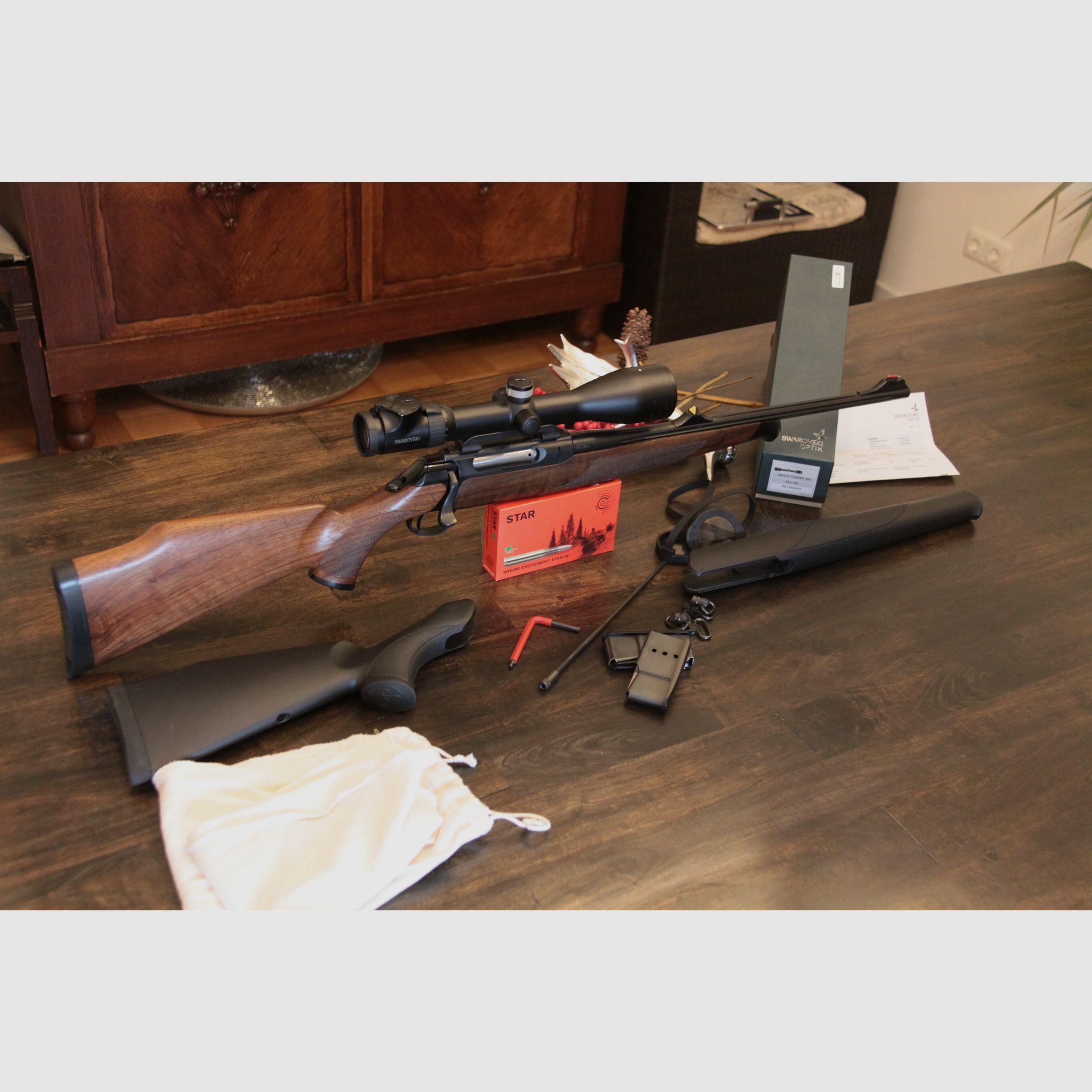 Sauer 202 avec deux ensembles de crosse en 8x57iS incluant Swarovski z6i 2,5-15x56