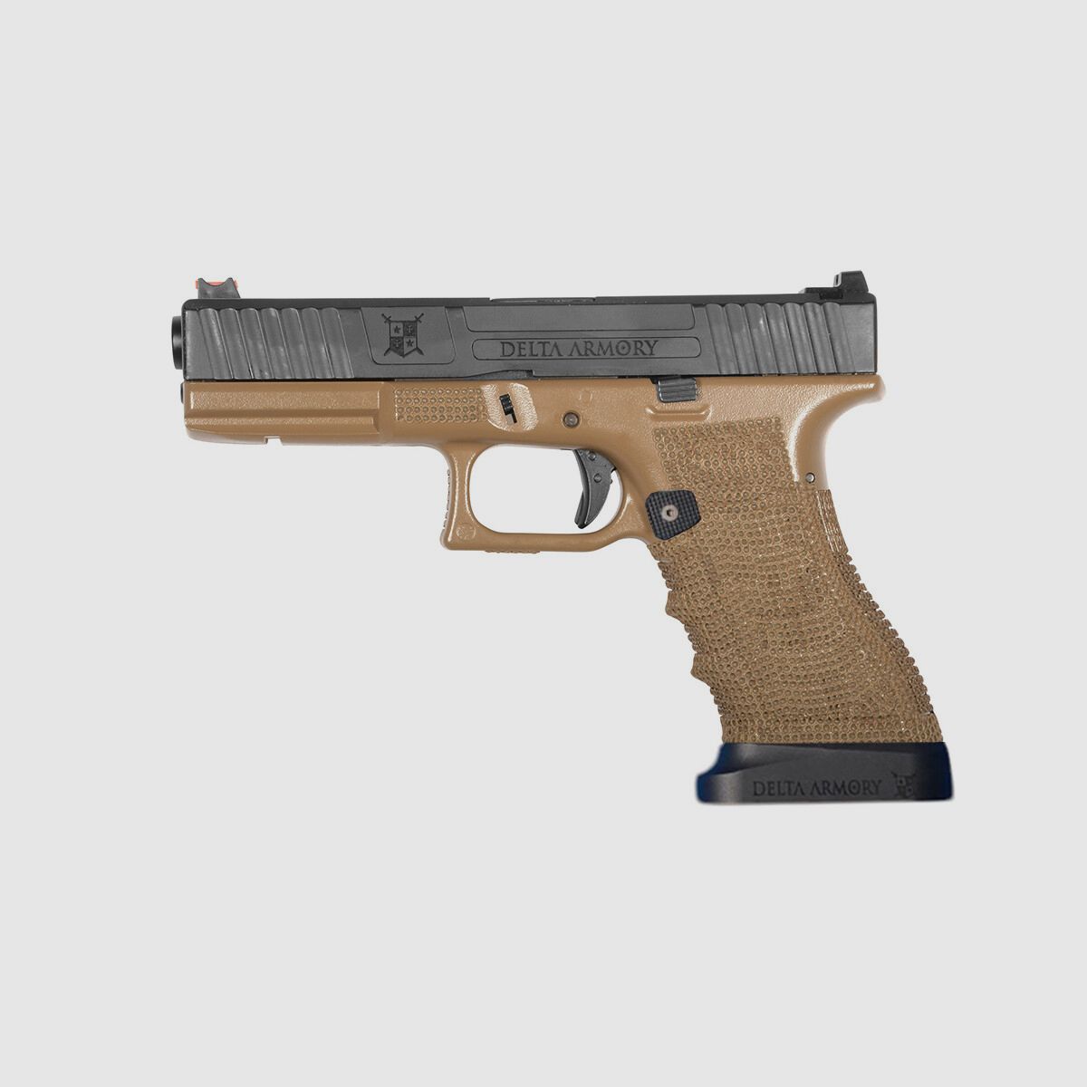P04 GBB Airsoft Pistol con Grip Stippling in Tan | Delta Armory