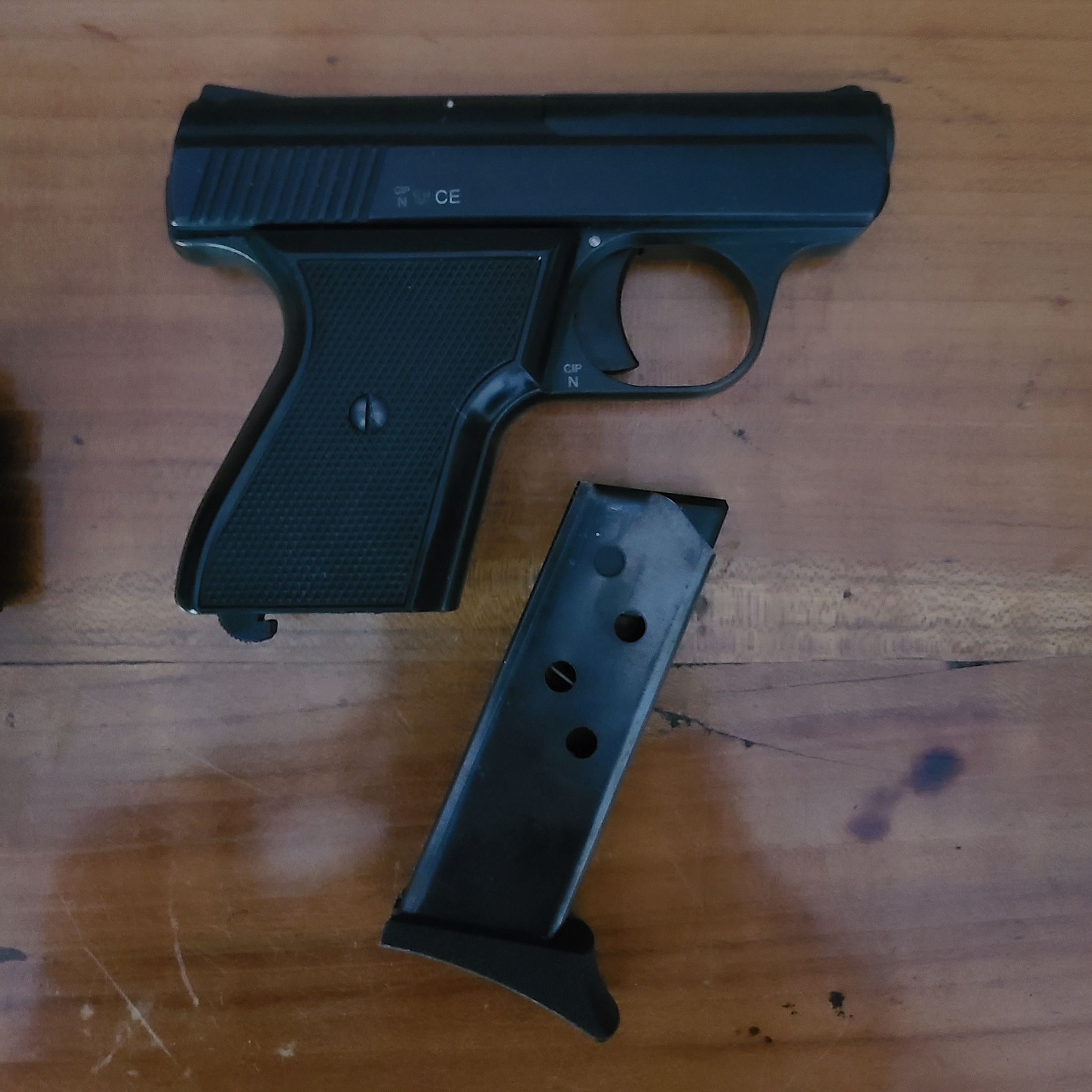Blank firing pistol record very small 5 cartridges magazine size