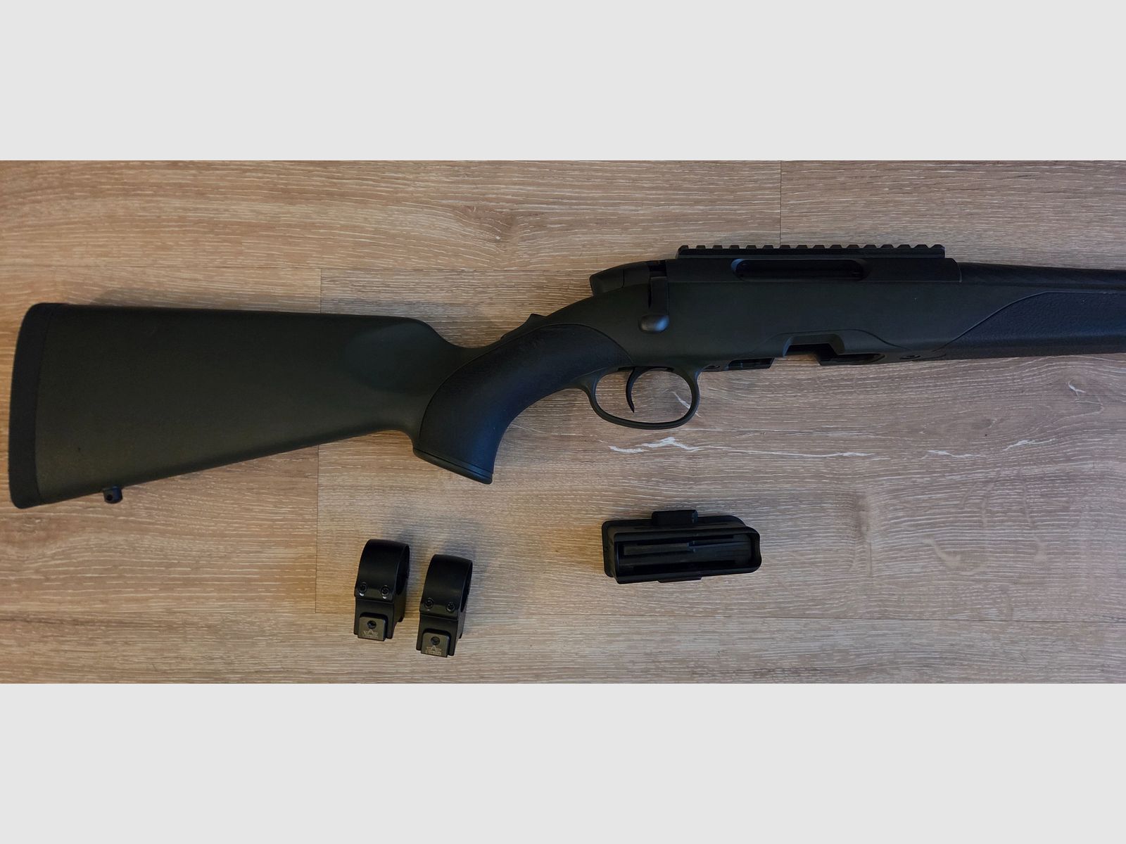 Steyr SM12 Cal. 308win met Freyr & Devik geluiddemper en EAW montageringen, afbeelding 2 van 5
