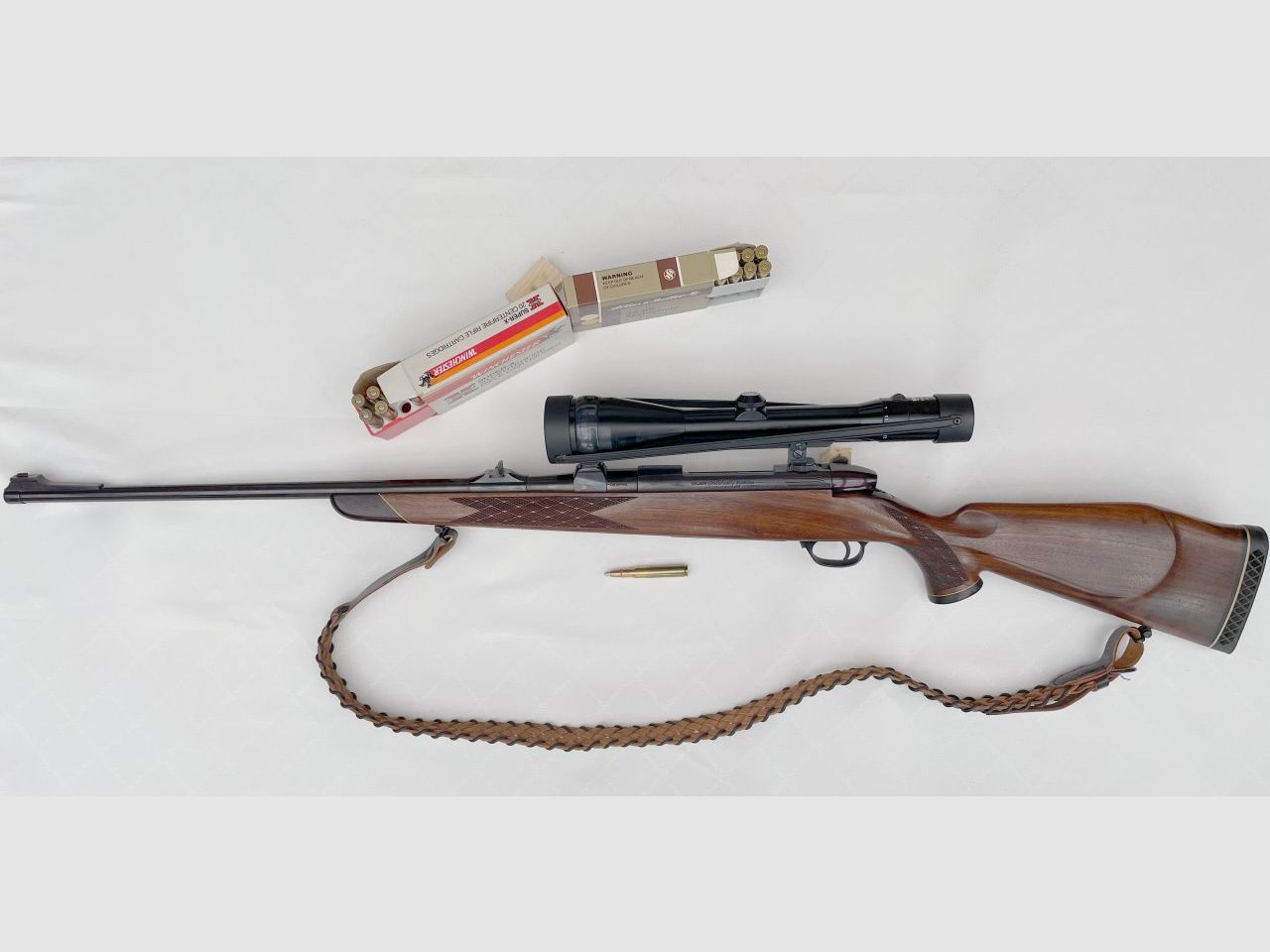 Repeater rifle - Absolutely LIKE NEW - Premium brand: Sauer Weatherby - Europe Cal. - .30 - 06 Springfield -