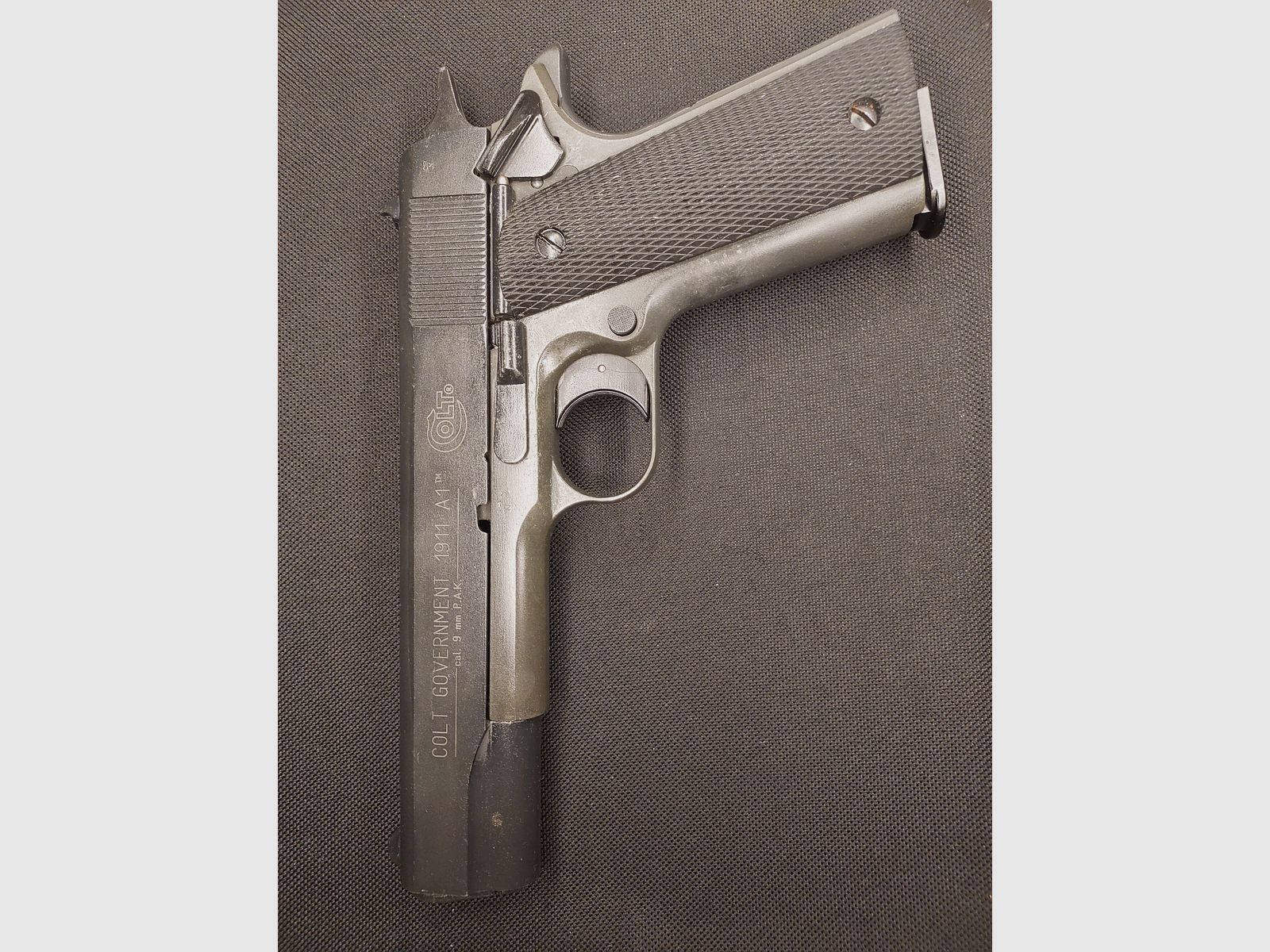 Colt Government 1911 A1 blank firing pistol 9mm P.A.K. (PTB 774) with 3 magazines
