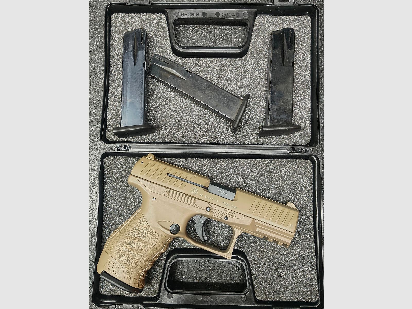 Walther PPQ M2 Schreckschuss Pistole PAK. FDE + 3 Magazine