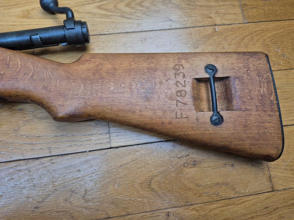 Splendido e raro fucile Mas 36-51 - Calibro originale 7,5×54 MAS – Numero di serie completamente corrispondente, compresa la baionetta – Arma del 1956 – Canne in condizioni pari al nuovo – Cinghia nuova – Kit di pulizia – Arma rara da collezione in ottime condizioni+++!, immagine 3 di 32
