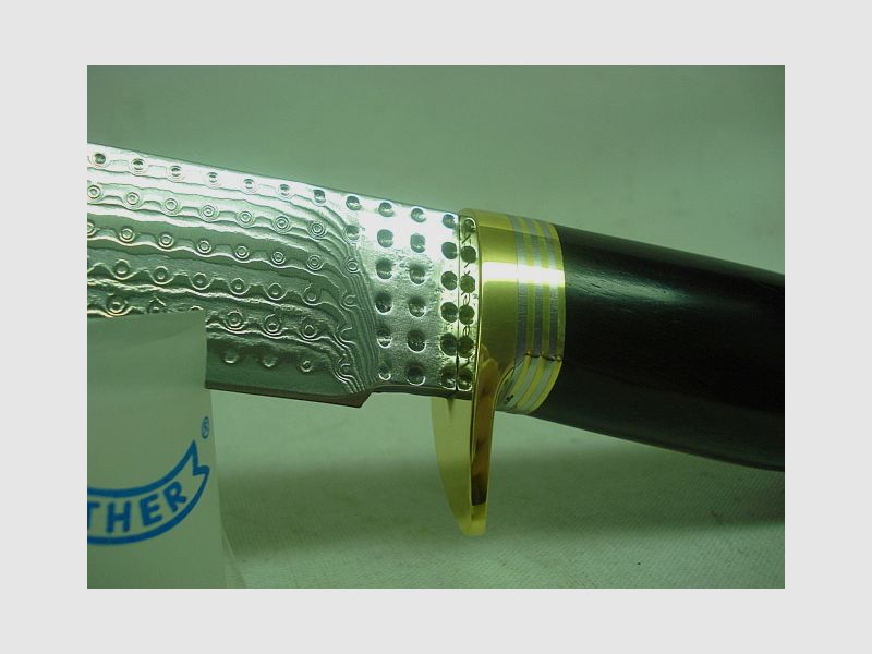 Damasco de 67 capas, firme - Mango de ébano con funda de cuero