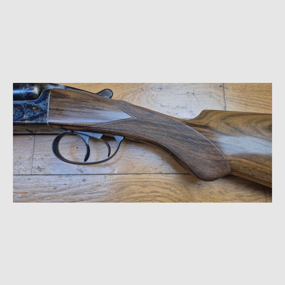 Wunderschöne Flinte Robust Modell Nr. 246 – Manufrance Saint-Étienne – Kal. 16/70 – Waffe um 1952/1954 (!) – 100% Jaspage und Gravuren – Spiegel-Lauf, quasi nie geschossen – Vollständige Originalverpackung (Garantie, Handbuch, Prüfungszertifikat) – Zustand nahe neuwertig für diese 72 Jahre! – Fast museales Stück – TBE+++, Bild 33 von 56