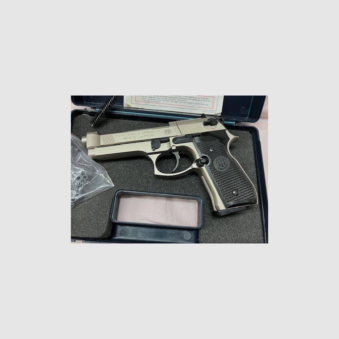 Pistola Co2 Umarex Modello Beretta 92 FS, calibro 4,5 mm