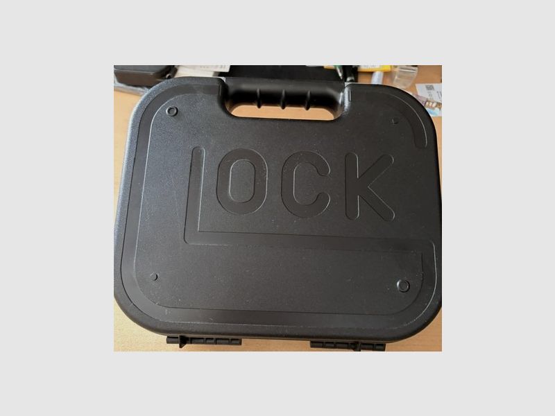 Glock 17 Gen 5 SV caliber 9mm P.A.K. with corresponding accessories, still factory oiled, new in original packaging in original Glock case