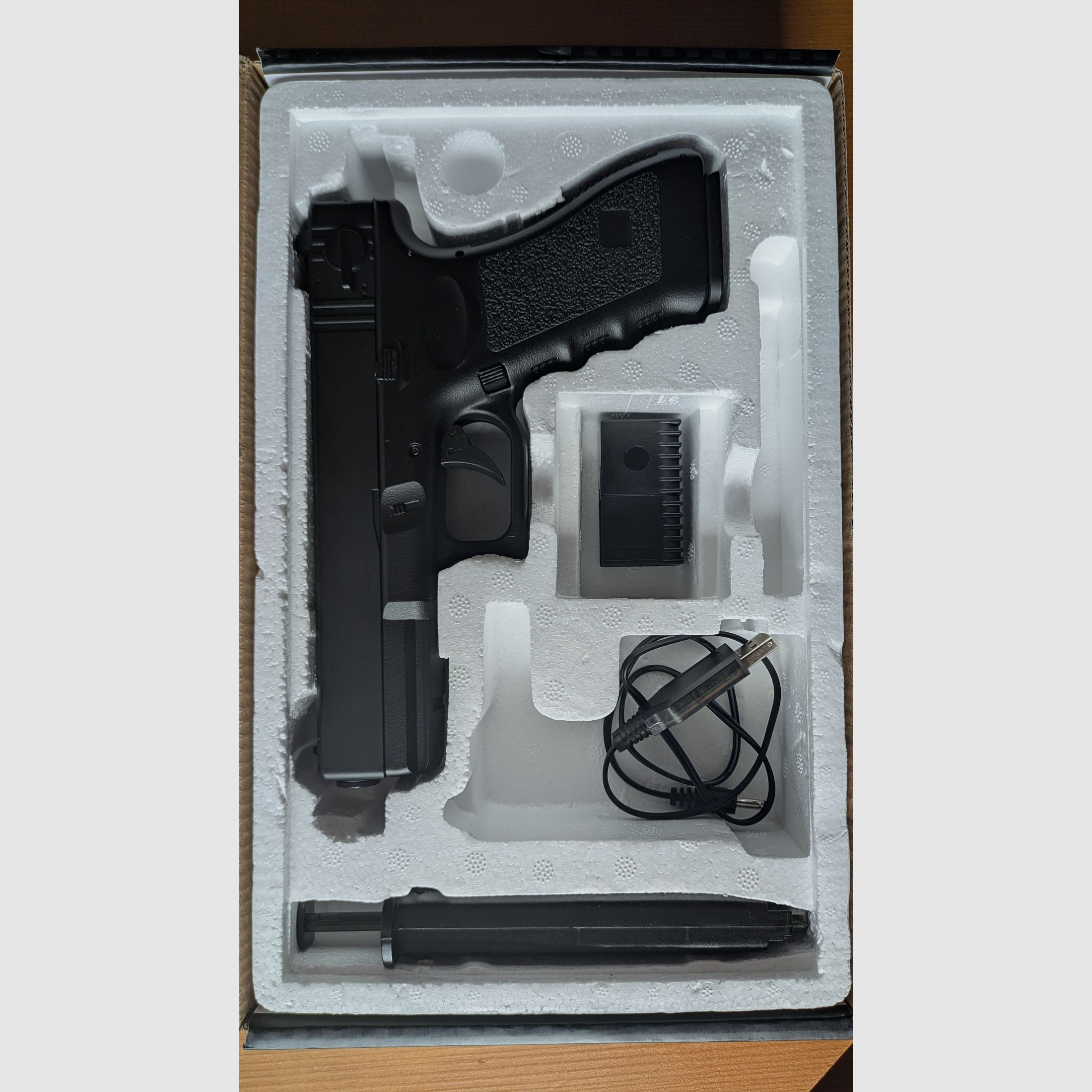 Cyma G18C AEP Pistol (CM.030)