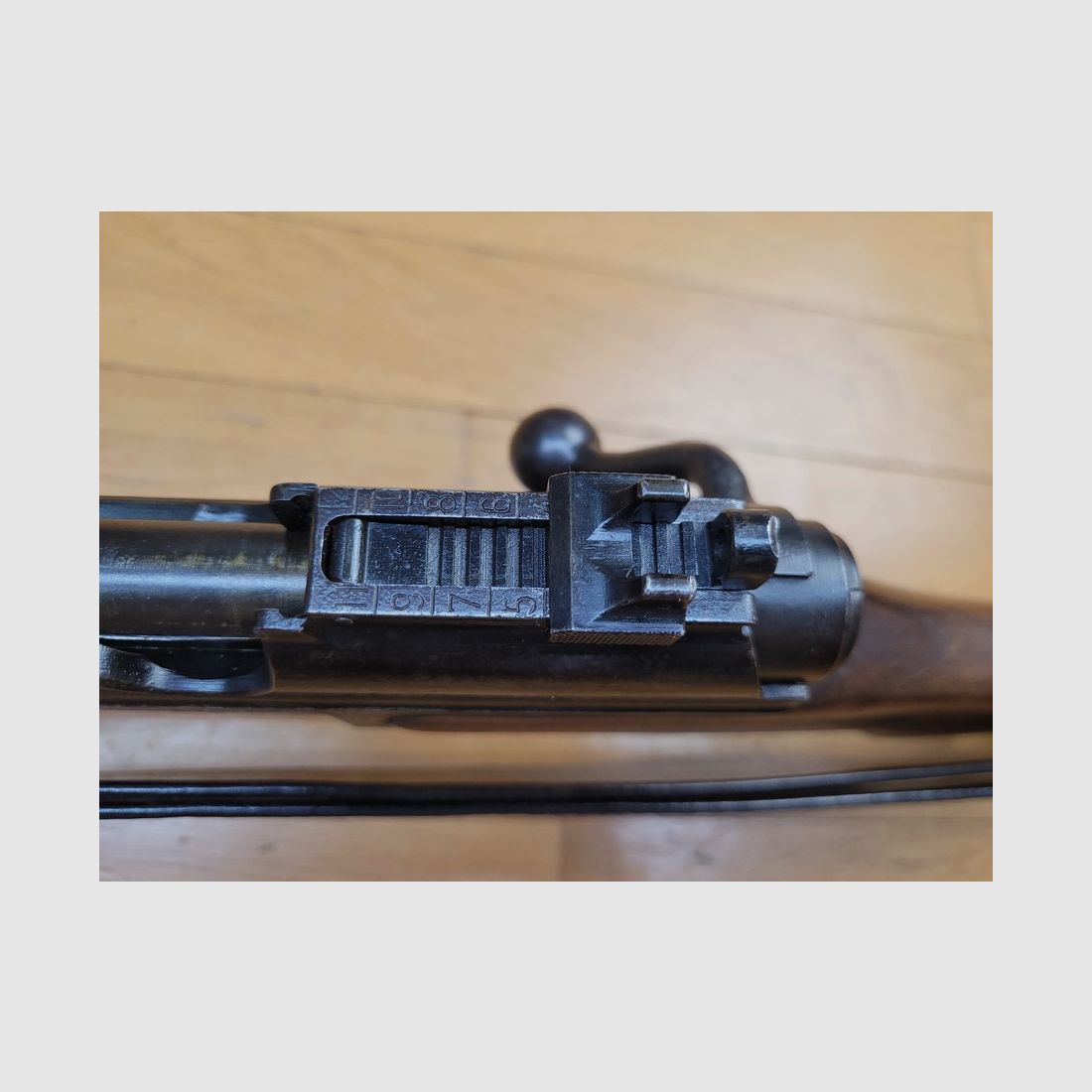 Bemerkenswerter MAS 36 1. Typ aus Original – Keine Modifikation nach Ende 1939 – 7,5×54 MAS – Mononummer inklusive Bajonett – Ausgezeichneter Lauf – Gewehrriemen – Clips verfügbar – TBE ++ – Ein Top-Sammlerstück!, Bild 19 von 36