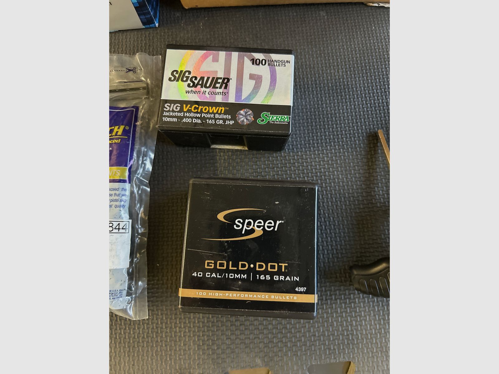 Różne naboje i łuski 40 S&W