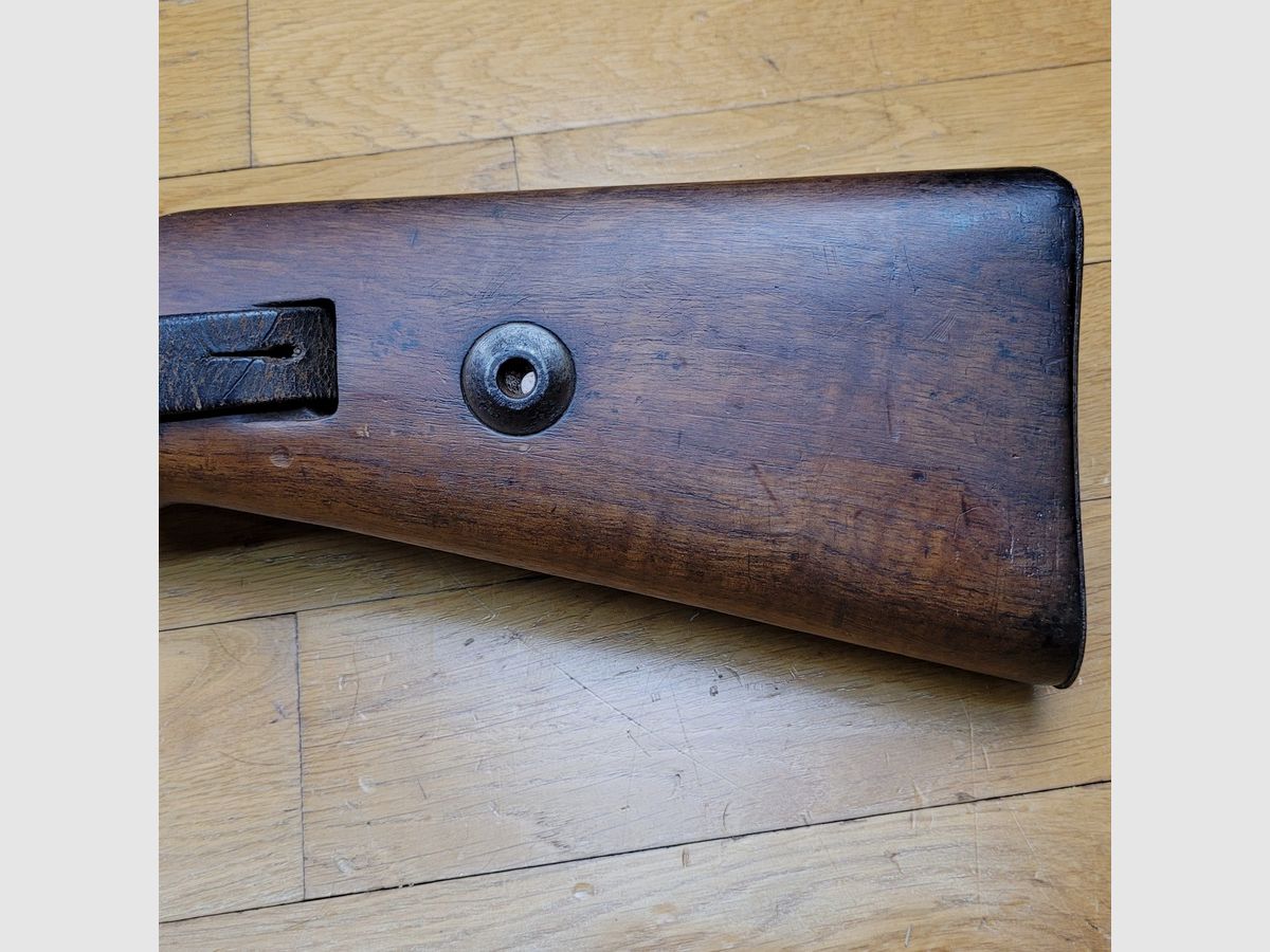 Wunderschöne K98 Gewehr aus der frühen Zeit des Dritten Reichs – seltener Code S/243 – Mauser-Fertigung von 1938 – vollständig monomatrikuliert – Originalriemen – hervorragender mechanischer Zustand – Lauf in Top-Zustand – Sehr schöne, seltene Waffe in ausgezeichnetem Zustand, Bild 25 von 36