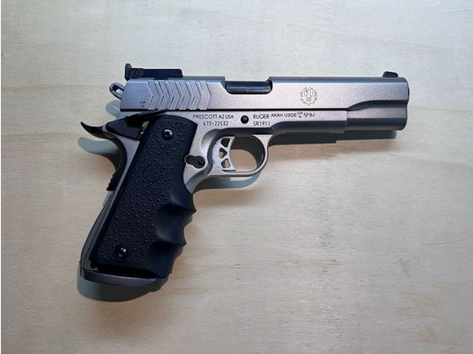 Pistole Ruger SR1911 in 9mm Luger mit sieben Magazinen