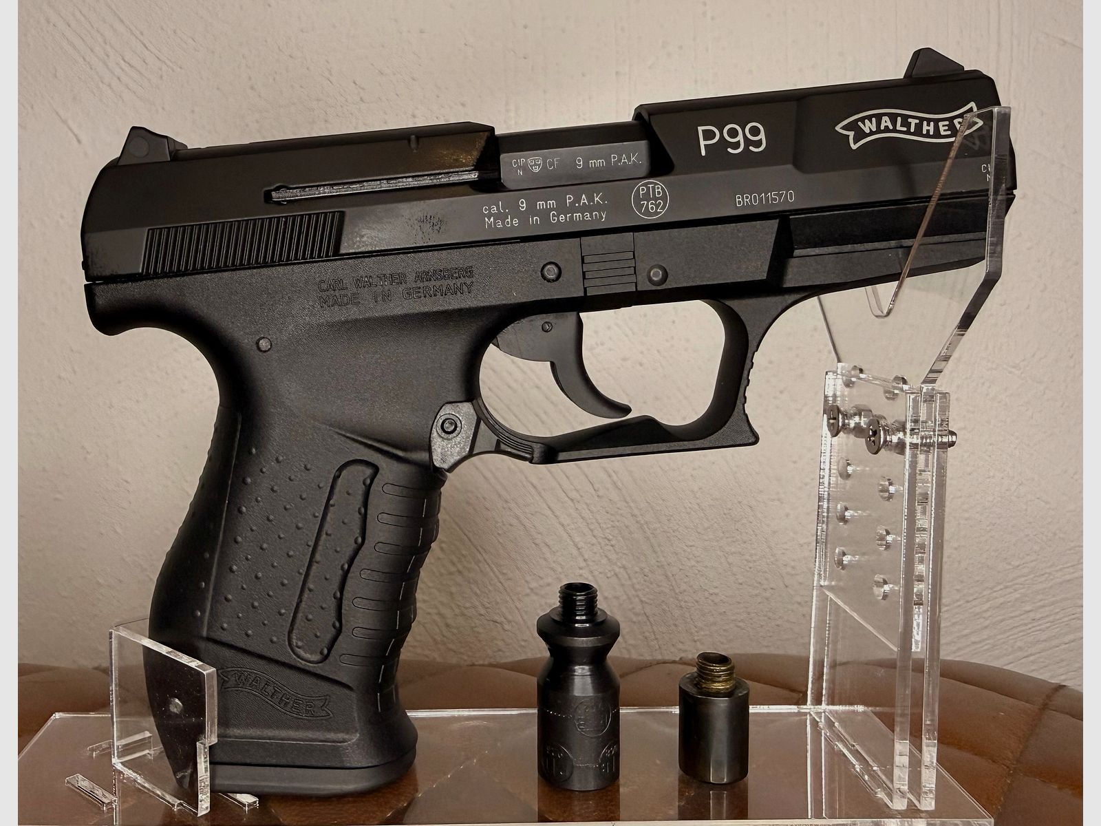 Walther P99 mit Mündungsgewindeschoner 9mm PAK