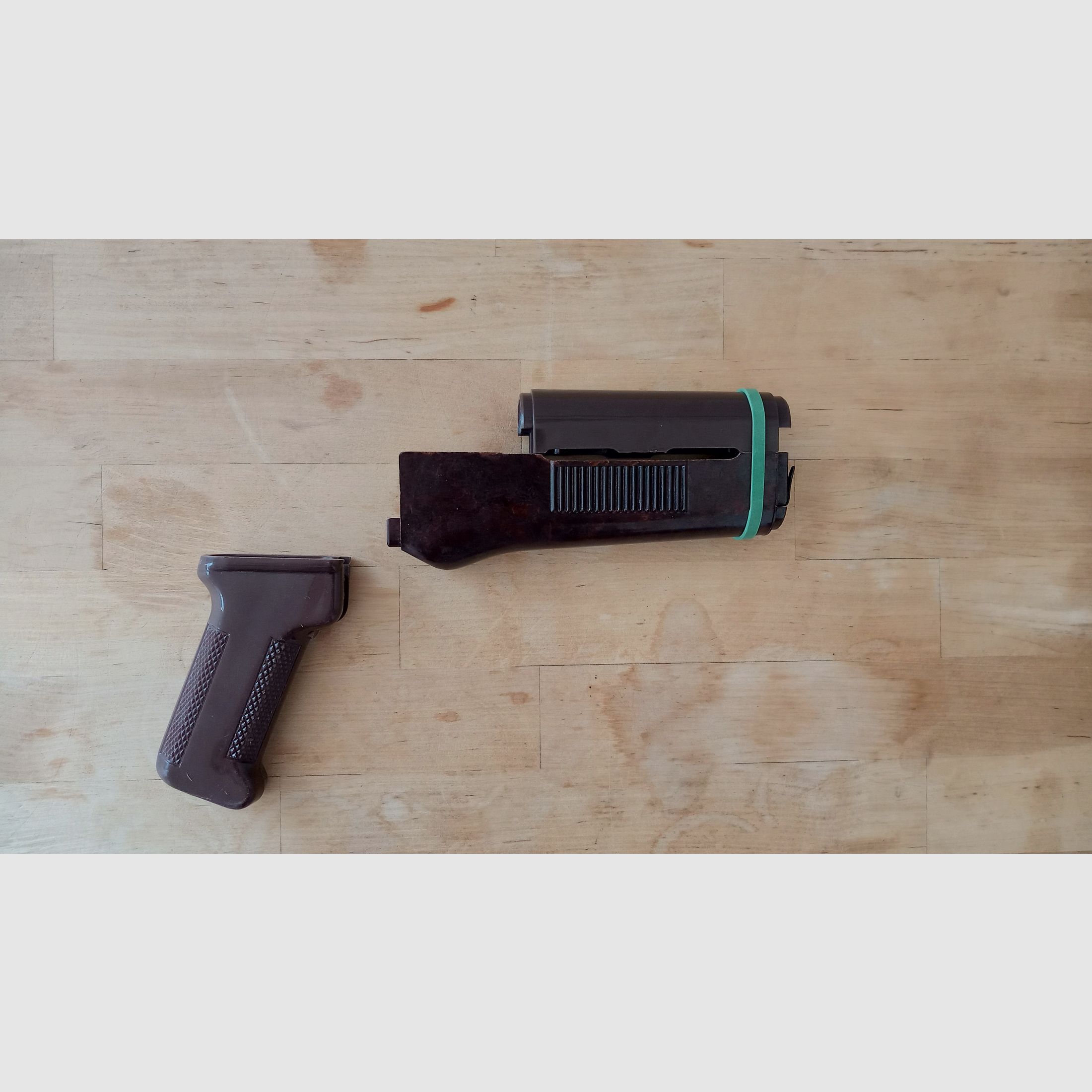 Set di protezione anteriore AKMS MPi dell'Est Germania per AKMS & AK74 DDR NVA in bakelite e plastica // montaggio indiretto anche per NEDI SDM Type 56 possibile, immagine 2 di 20