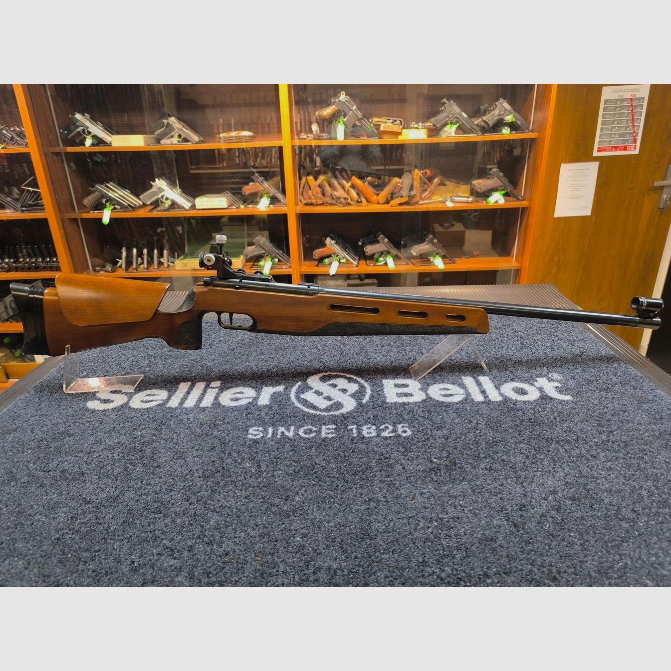 Anschutz Match rifle Model 1807L cal. .22 LR, image 1 of 10