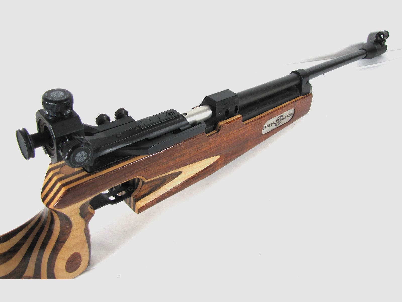 Match-Luftgewehr Steyr LG 88 CO2.