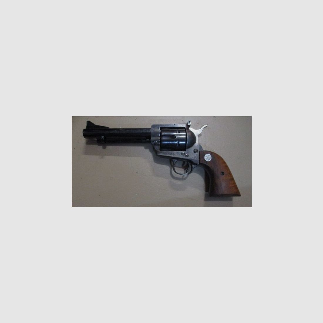 Colt Single Action Revolver New Frontier .44 special z oryginalnym pudełkiem SAA