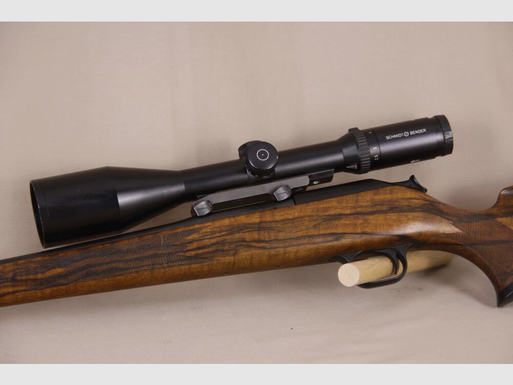Blaser R93 Stutzen // CUSTOM MADE Handschäftung // Toll gemasertes Schaftholz!