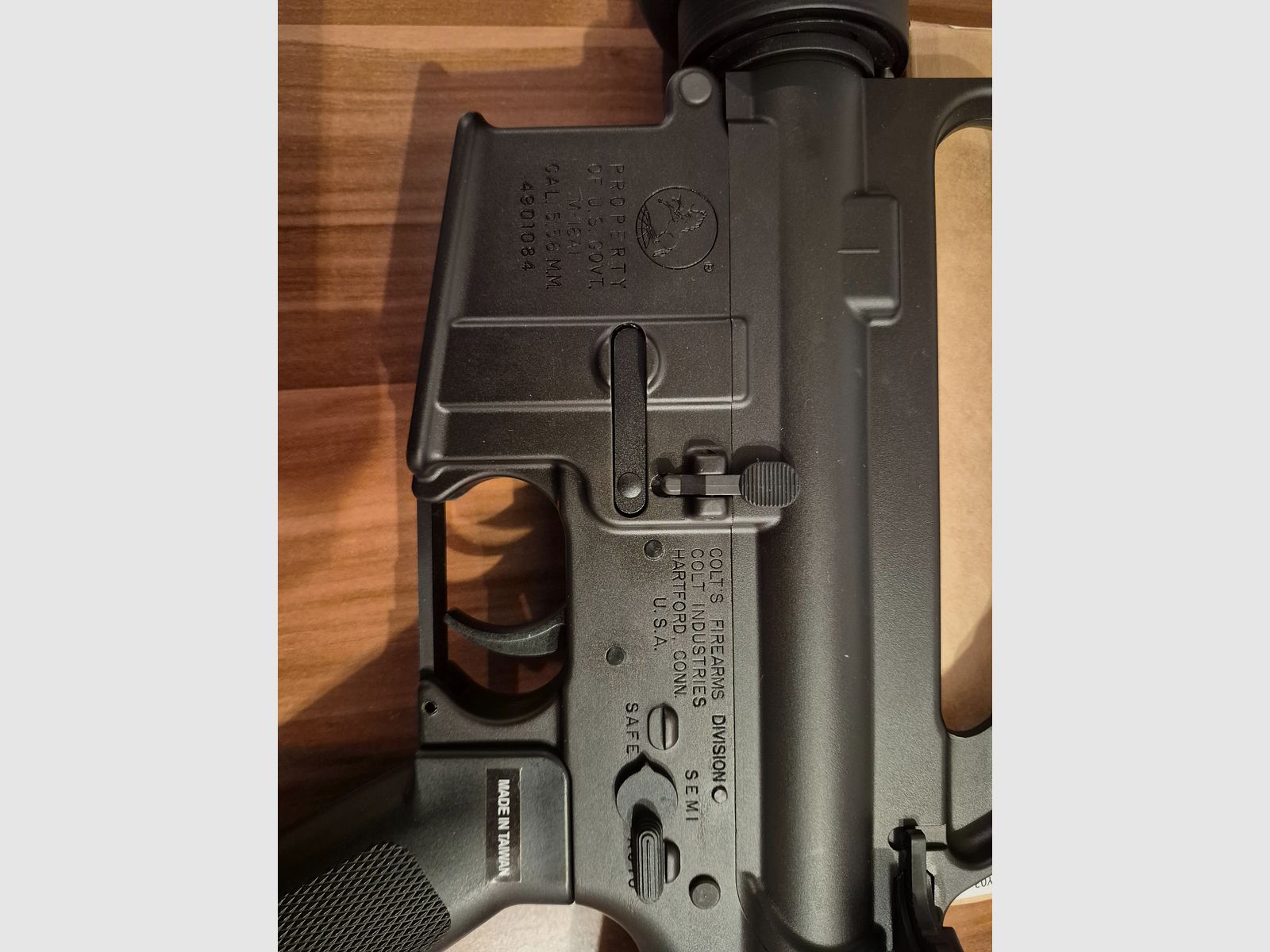 Cybergun / VFC Colt M16A1 GBB (1,6 Joule) – classico del Vietnam in set con caricatore extra & gas
