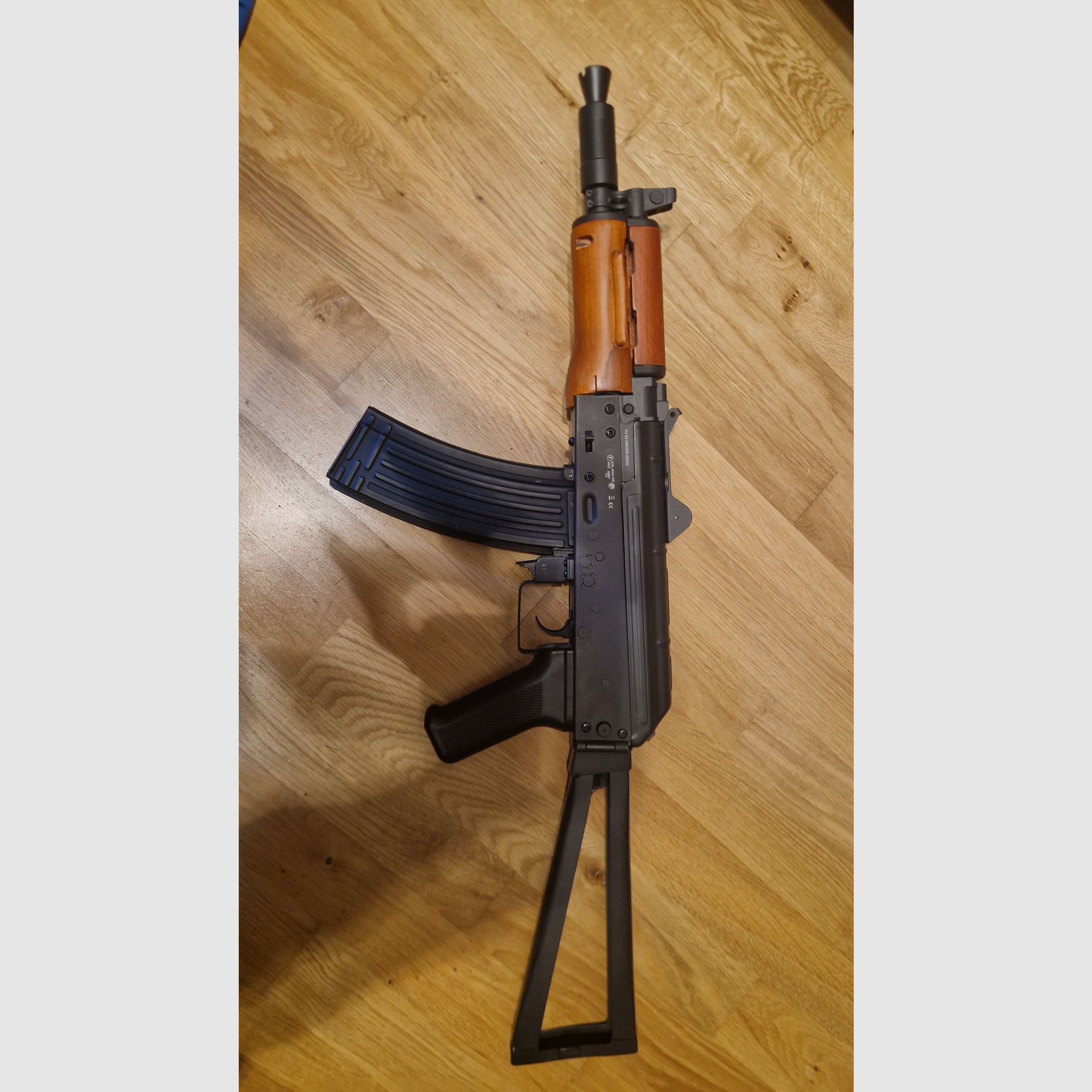 APS AKS-74U Vollmetall Echtholz BlowBack S-AEG 6mm BB schwarz