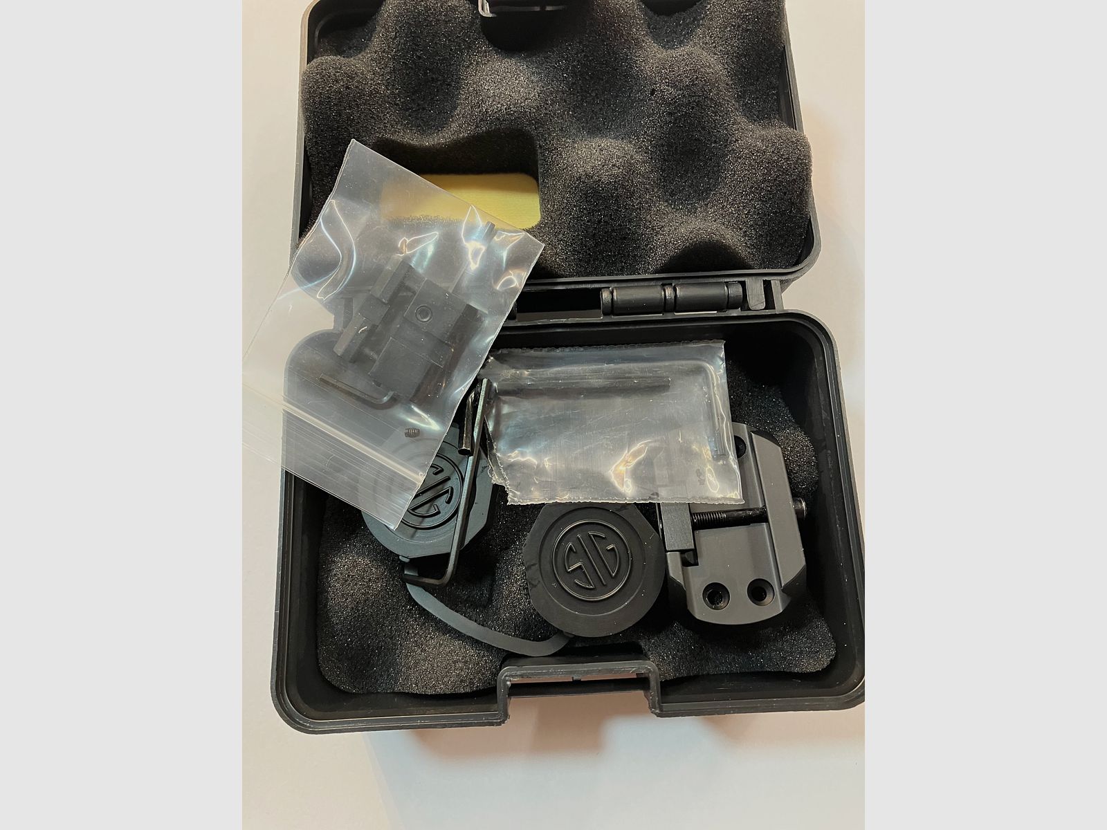 HP Max MK2 mit Schalldämpfer, Sig Romeo5 Rotpunktvisier und Zubehör